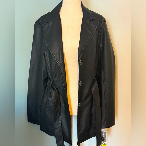 Women’s Faux-leather coat. Medium. New with tags! - Picture 2 of 6